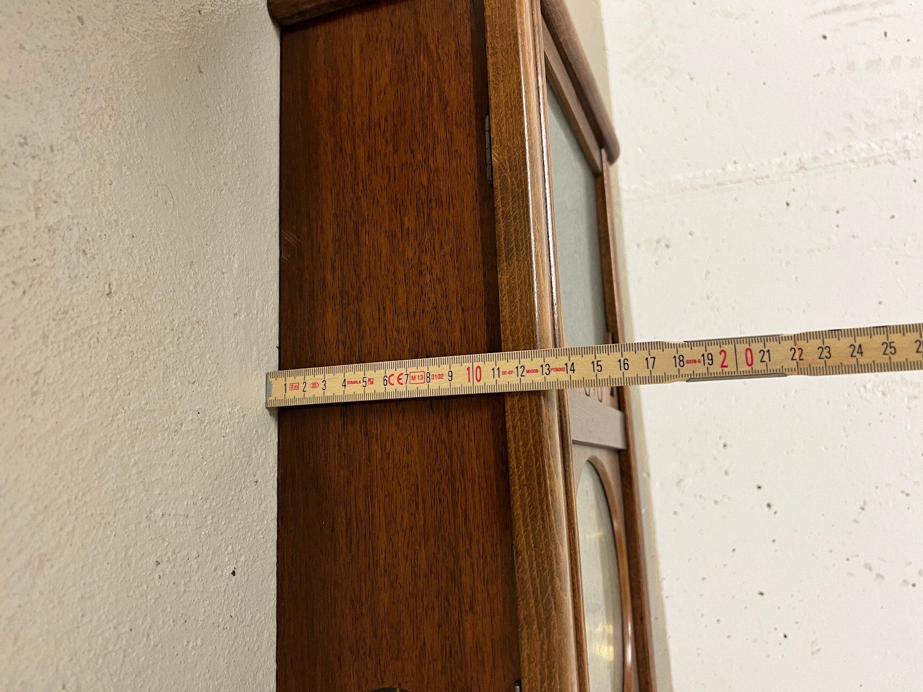 Orologi: Wanduhr, Holz, mit Pendel – Usato da Wangen b. Olten venduto da Uhlmen 1