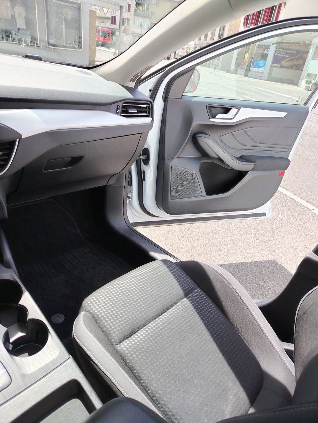 Ford Autos: FORD FOCUS 1.5 EcoBlue 120 Titanium – Gebraucht aus Küssnacht am Rigi von Rainer022 9