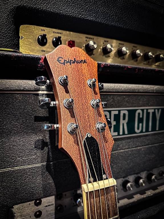 Epiphone Musikinstrumente: Epiphone  Tom Delonge signature  ES-333 – Gebraucht aus Montreux von Alligator-AMPS 5