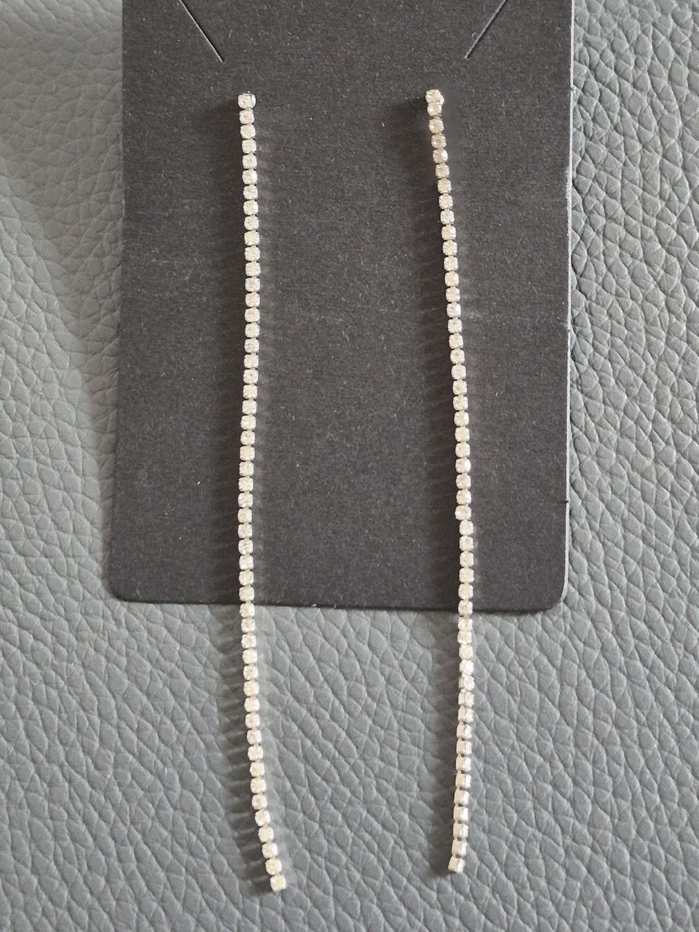 Boucles d'oreille: Ohrringe mit Strass lang Silberfarben – D'occasion à Bern par Rou_rsz5