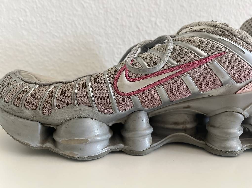 Scarpe da uomo: Nike Shox pink  – Usato da Muri b. Bern venduto da Merliner01 3