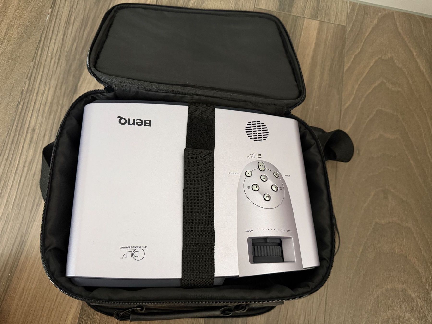 BenQ Proiettori: BENQ DP8220 + ZINWELL PRO V+ TV – Usato da Horgen venduto da Auction-Kings 7