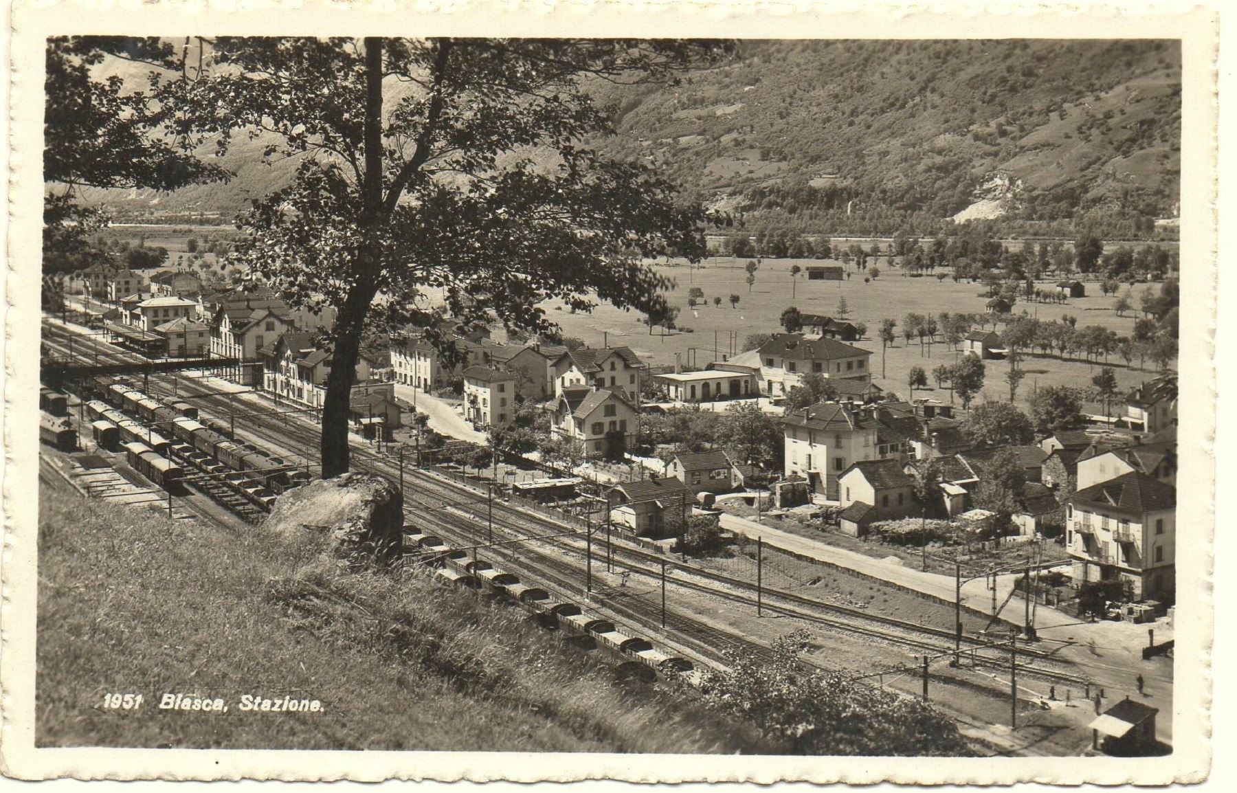 Cartoline postali: BIASCA Stazione mit Bahnwagen – Usato da Jona venduto da philajona
