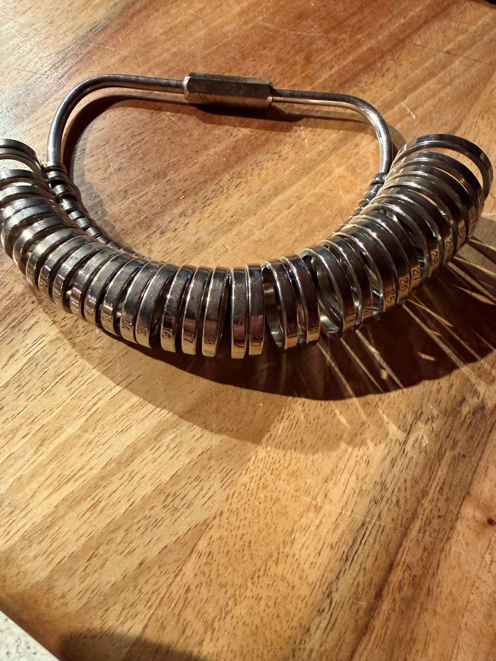 Tutti gli attrezzi: BAGUIER EN METAL - OUTIL BIJOUTERIE – Usato da Champéry venduto da Madodusud358