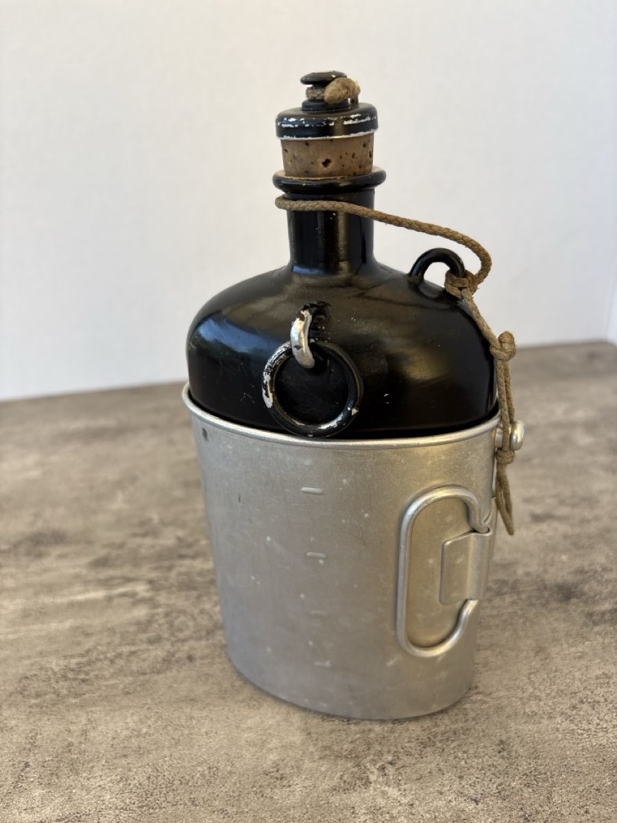 Attrezzatura & Pezzi di ricambio: Militär Trinkflasche mit Becher – Usato da Rümlang venduto da euqinom16 2
