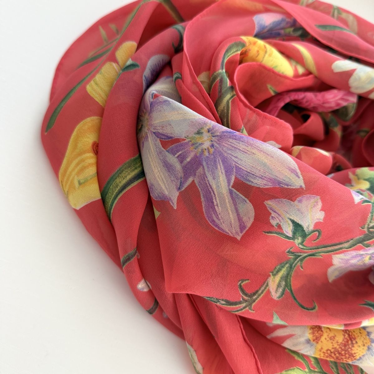 Fabric Frontline Foulards & écharpes: FABRIC FRONTLINE Large Silk Scarf – Neuf (Voir description) à Emmen par Avviivva_Com2023 8