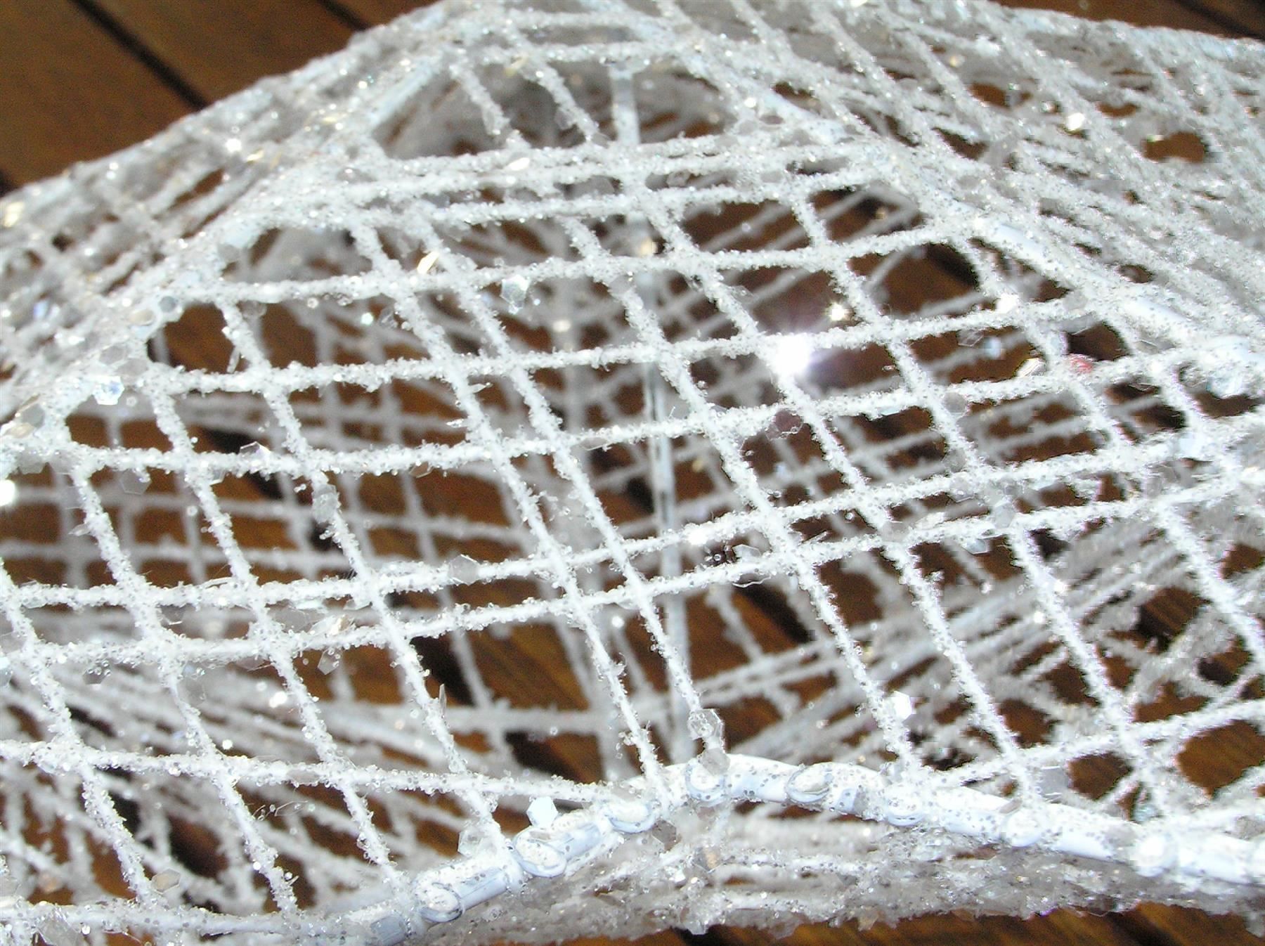 Tutte le decorazioni: Weisse Sterne mit Glitzersterne silber Draht – Nuovo (secondo la descrizione) da Frauenfeld venduto da ZAZ12 5