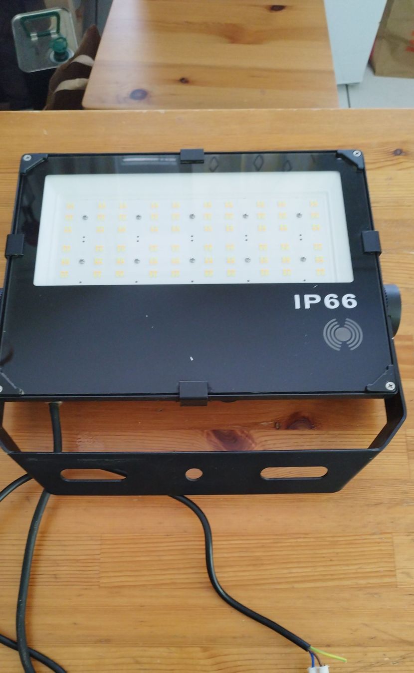 Lampen: LED Floodlight IP66 – Gebraucht aus Bülach von Mylos26