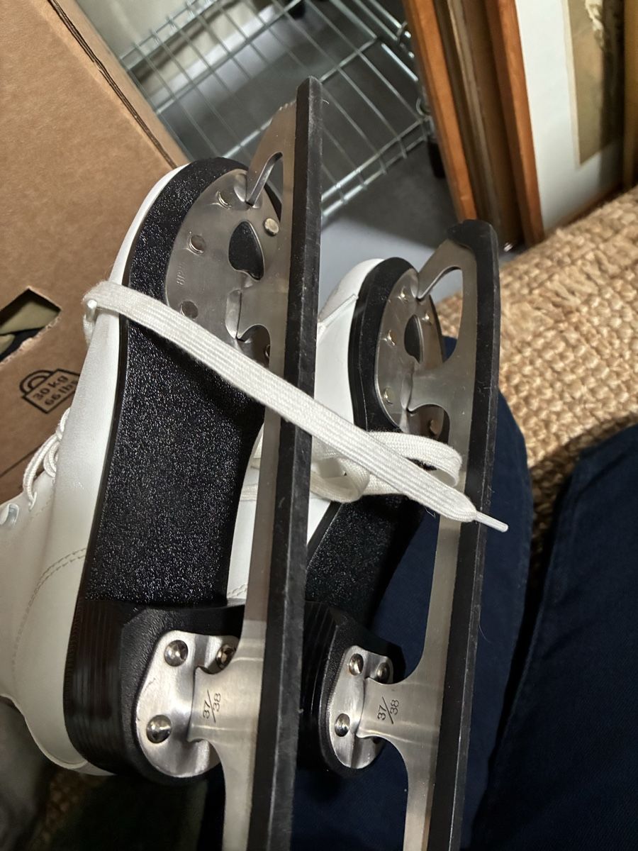 Pattini in linea & Pattini a rotelle: Schlittschuhe 37 – Usato da Bern venduto da wisemagpie 5