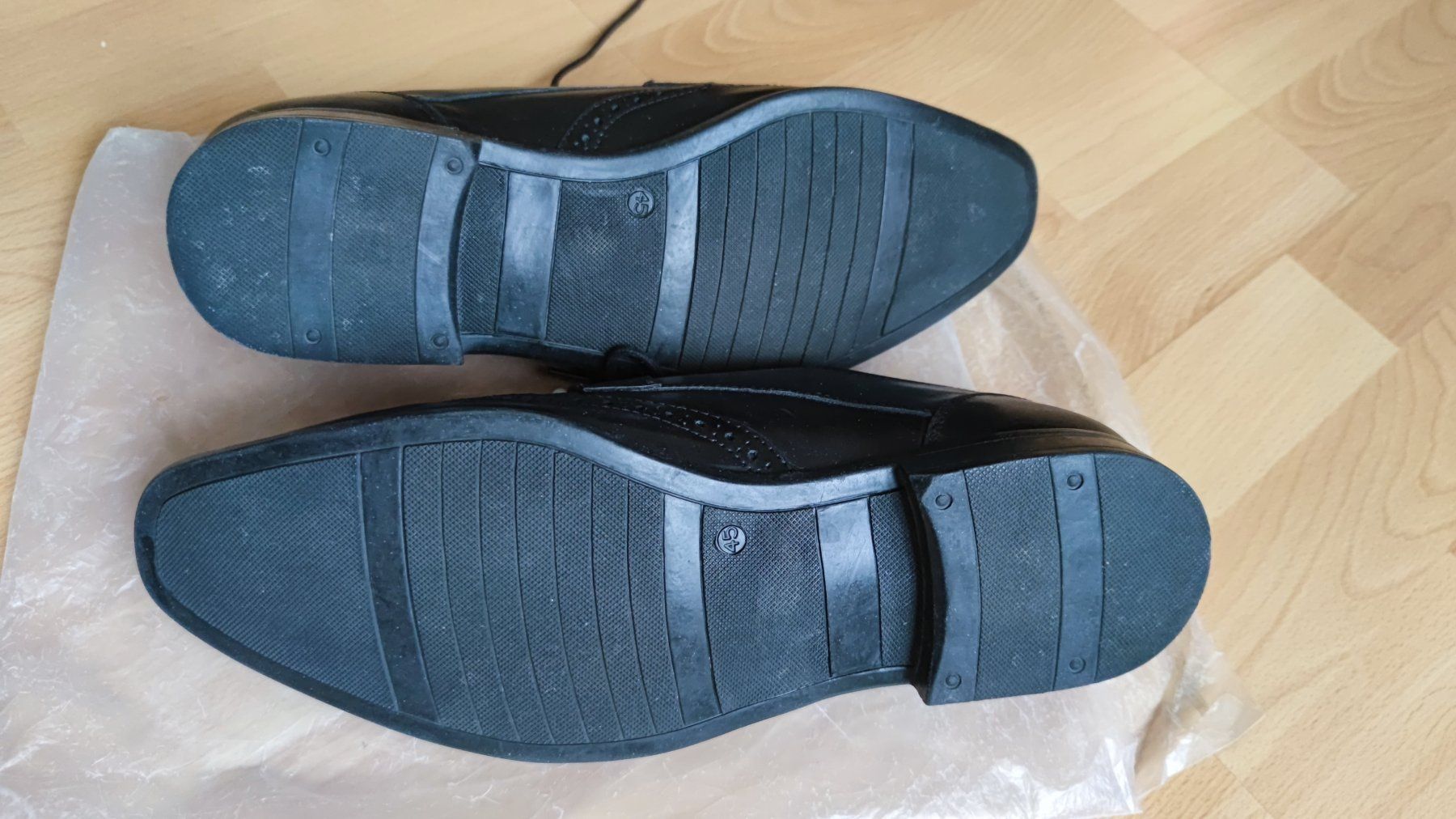 Scarpe da uomo: 45 Größe – Usato da Meggen venduto da Malecifent 4
