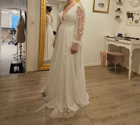 Brautkleid weiss mit langen Ärmeln und Rückenausschnitt