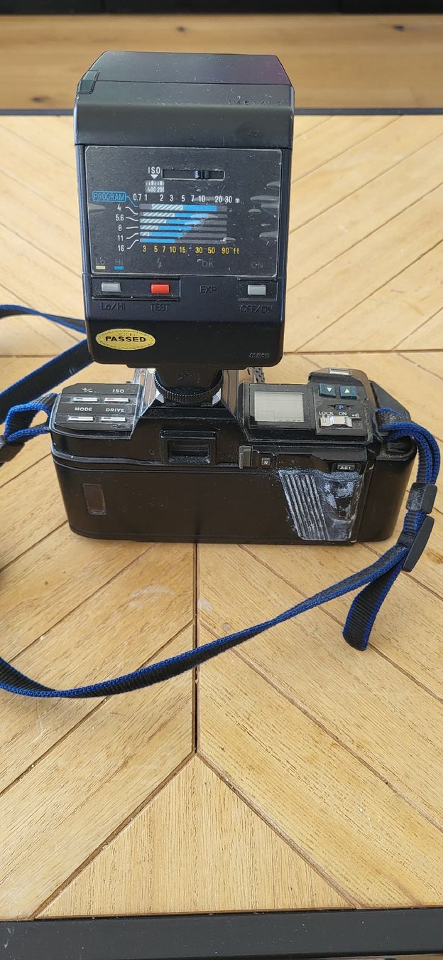 Minolta Kamera: Minolta 7000 Kamera mit Lichtblitz und Auto Focus – Gebraucht aus Fislisbach von mei_vpg5 2