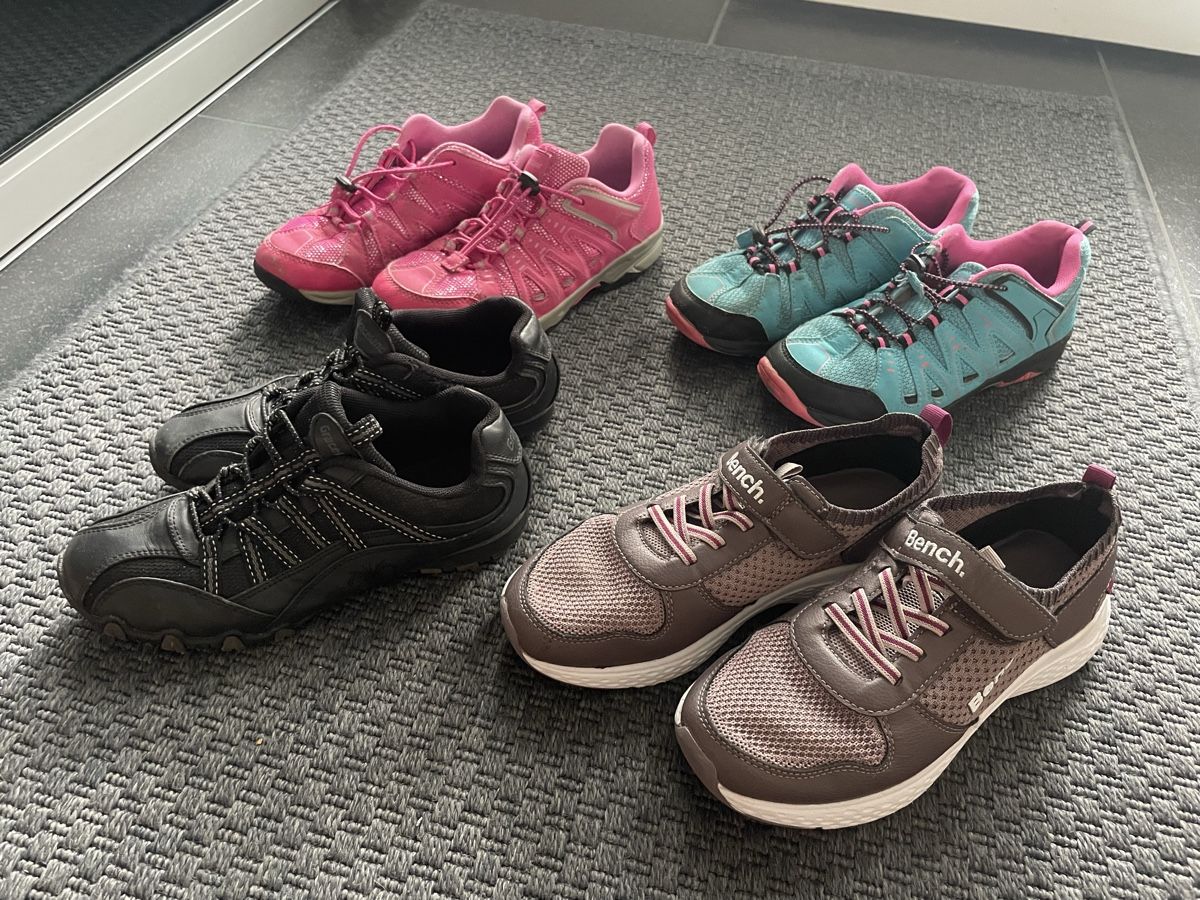 Scarpe per ragazze: Turnschuh-Paket Grösse 36 – Usato da Wegenstetten venduto da Marcus2222
