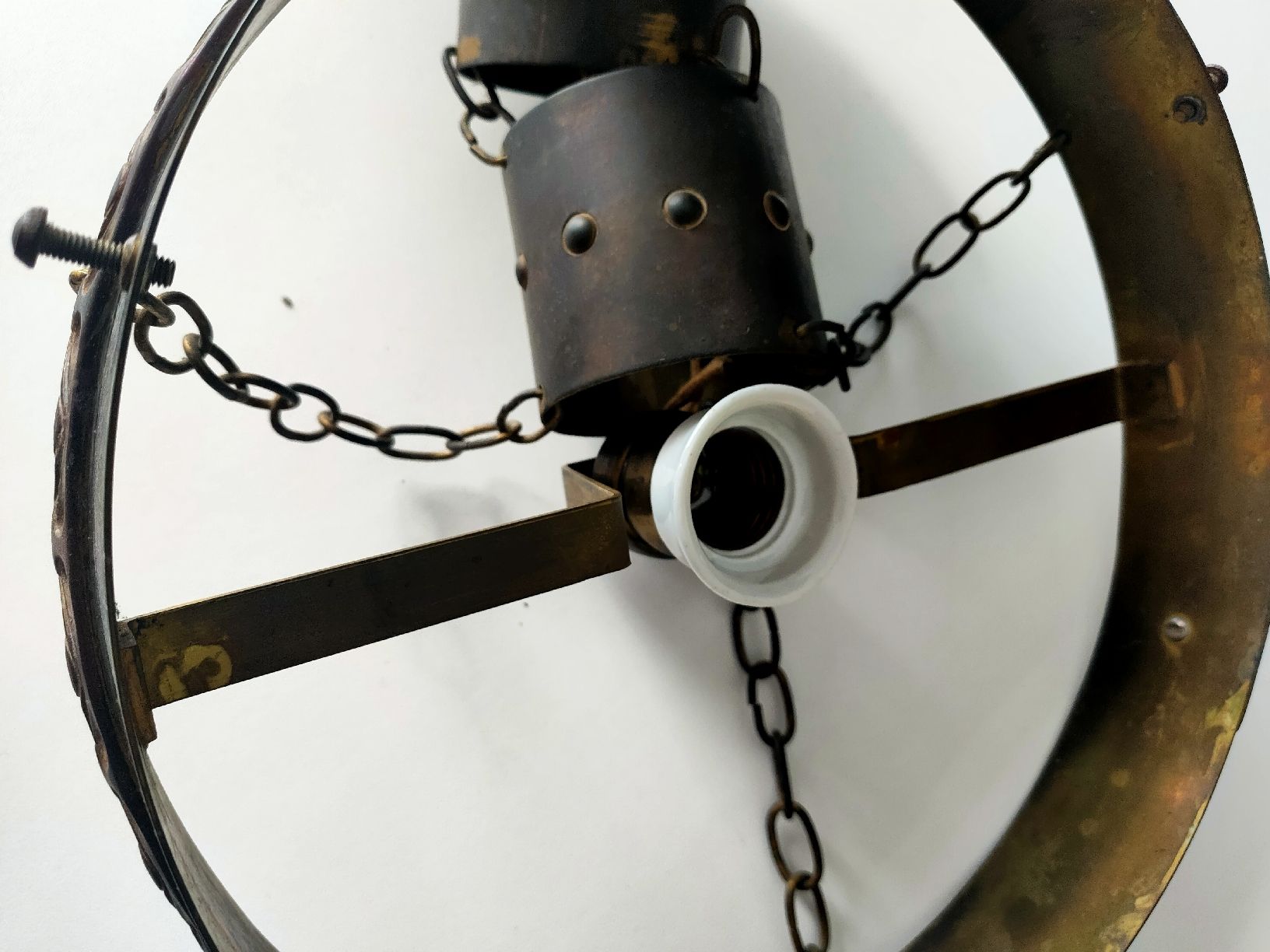 Lampadari & plafoniere: Antike Deckenlampe Kugelglas / Milchglas mit Messingrand, – Usato da Gipf-Oberfrick venduto da minini 7