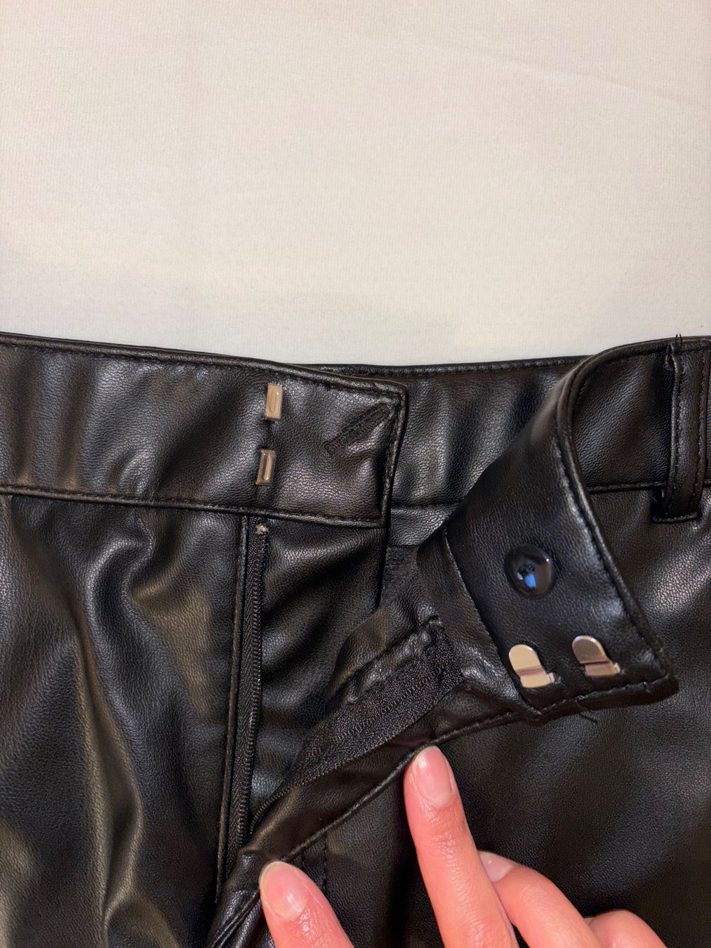 Zara Pantaloni: Kunstleder-Shorts, Schwarz, Grösse XS – Usato da Basel venduto da ine_tl5x 2