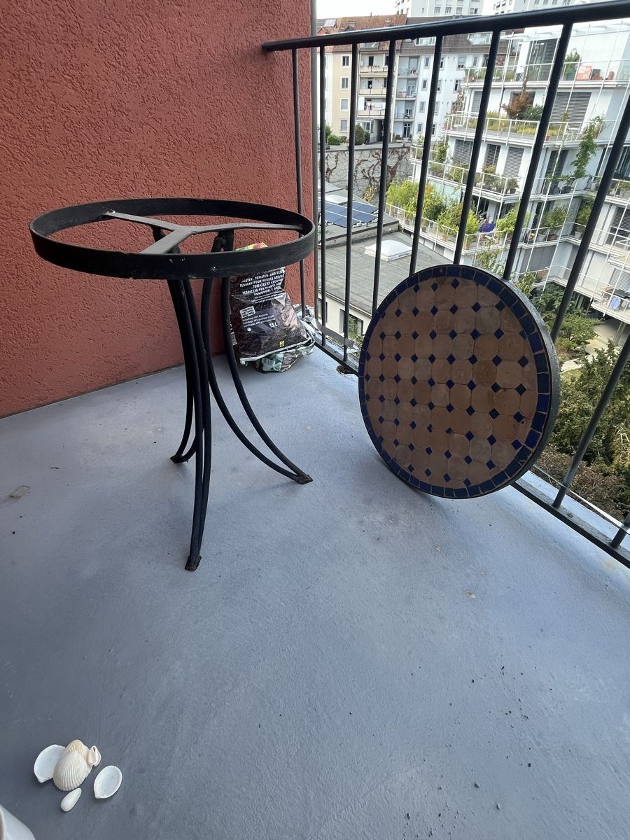 Tische: Gartentisch mit Mosaik-Tischplatte – Gebraucht aus Basel von chr_7mqb 1