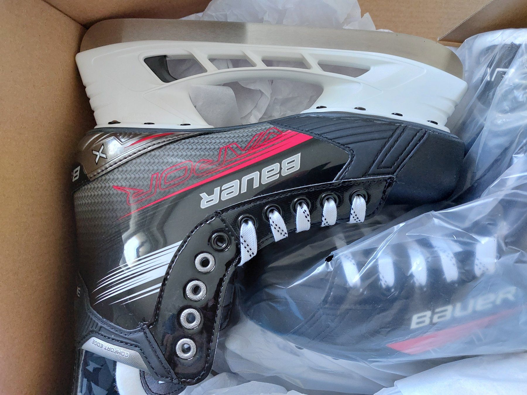 Bauer Pattini da ghiaccio: Eishockeyschlittschuhe Bauer Vapor Select Grösse 7.5 – Nuovo e nell'imballaggio originale da La Chaux-de-Fonds venduto da korneille