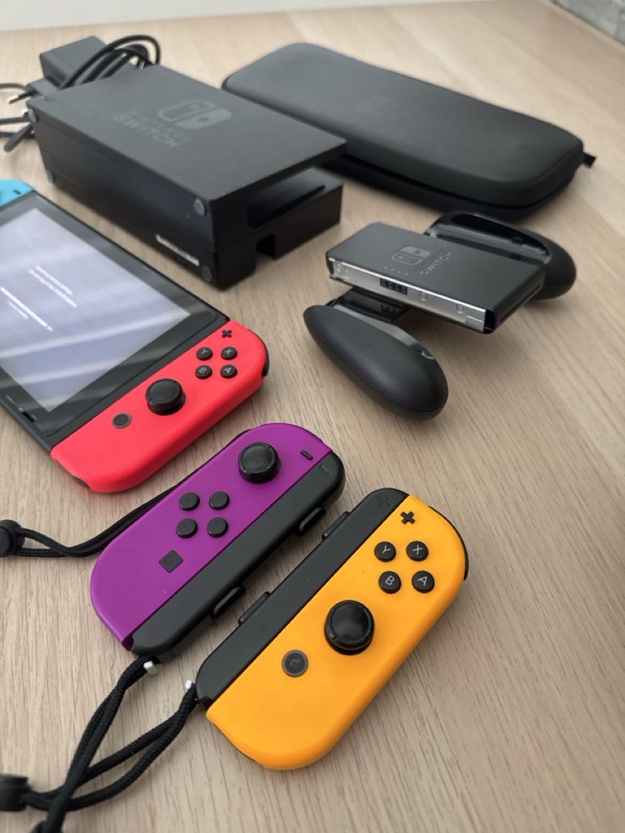 Nintendo Console: Nintendo Switch komplett + 2 Joy Cons – Usato da Neuhausen am Rheinfall venduto da mic_m9bp 2