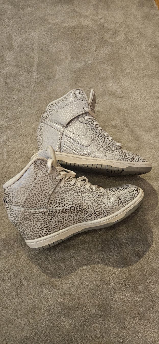Nike Scarpe da donna: Nike Dunk High mit Keilabsatz, Grösse 38.5 – Usato da Tobel venduto da Nicci_dee