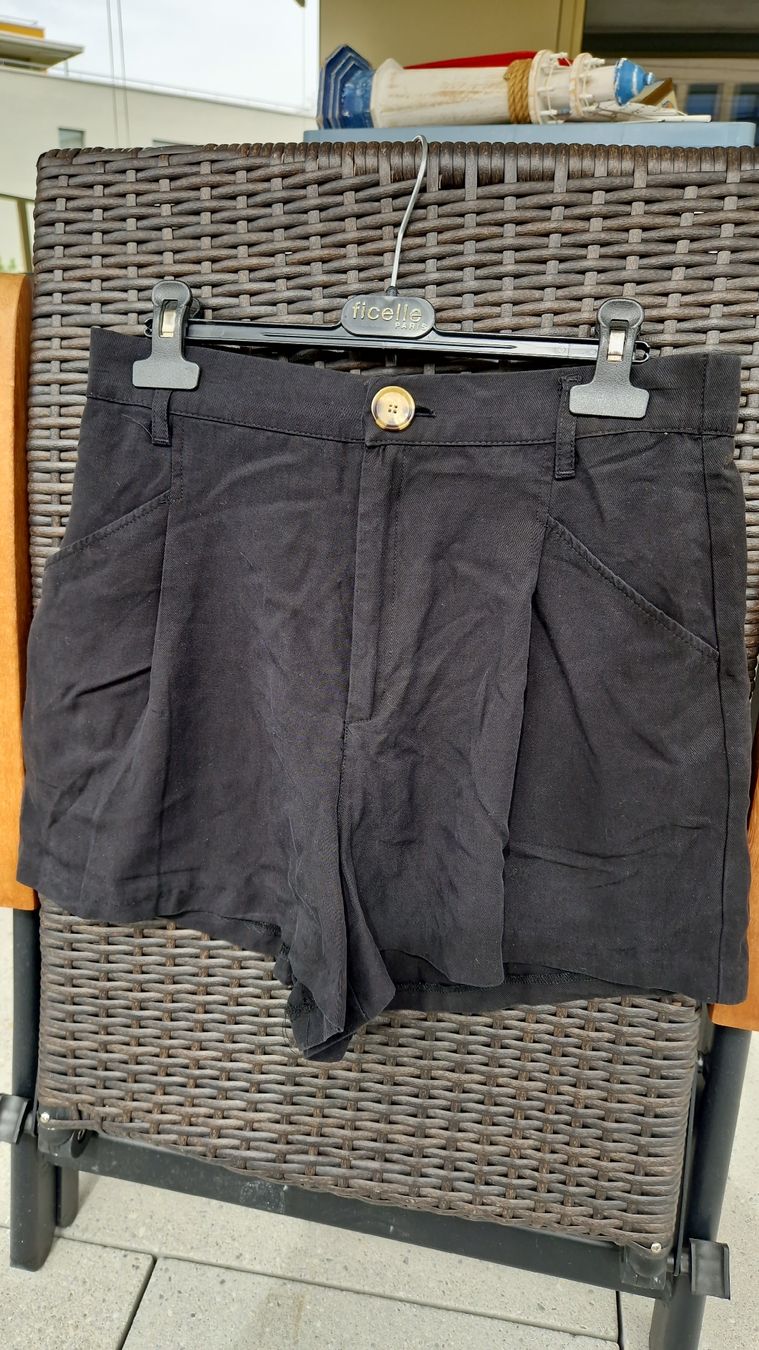 Zara Pantaloni: Shorts Stoffshorts Zara Grösse L – Usato da Zürich venduto da liz_22fd