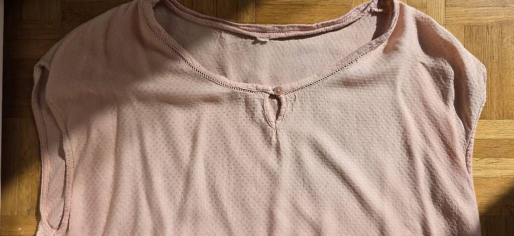 T-shirt: T-shirt rose – Usato da Neuchâtel venduto da duprazs 1