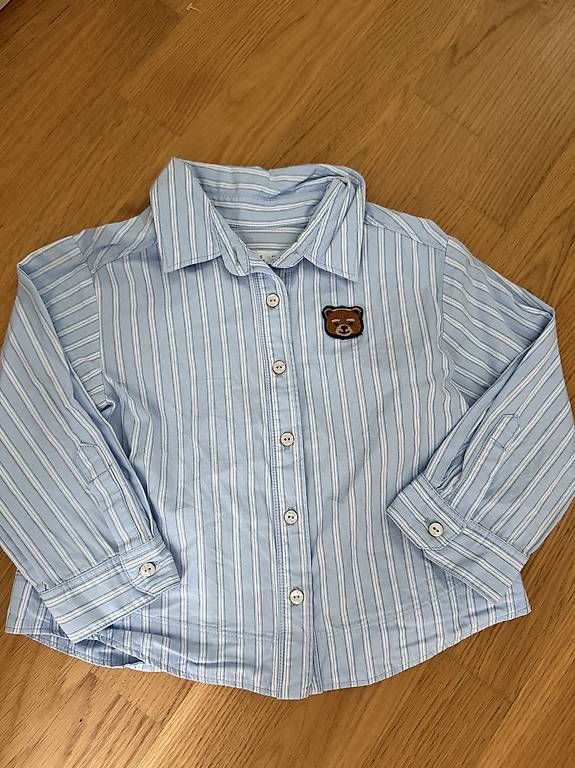 Zara Camicette, T-shirt & Top: Zara Bluse Hemd Teddy 110 wie neu – Nuovo (secondo la descrizione) da Küssnacht am Rigi venduto da car_9p8w