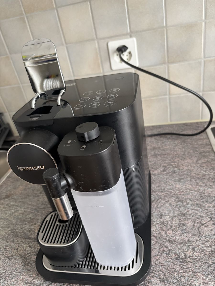 De'Longhi Macchine per caffè & Macchine per espresso: Nespresso Gran Lattissima, schwarz – Usato da Zuzwil SG venduto da mubazu 5