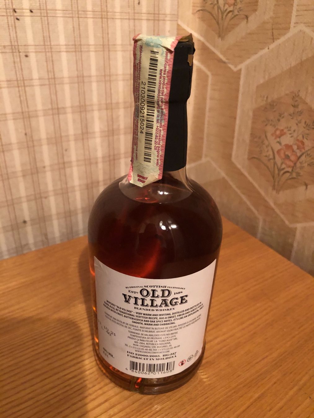 Bevande alcoliche: OLD VILLAGE Blended Whiskey Limited Edition in Eichenfässern – Nuovo e nell'imballaggio originale da Wald ZH venduto da mlnt 3