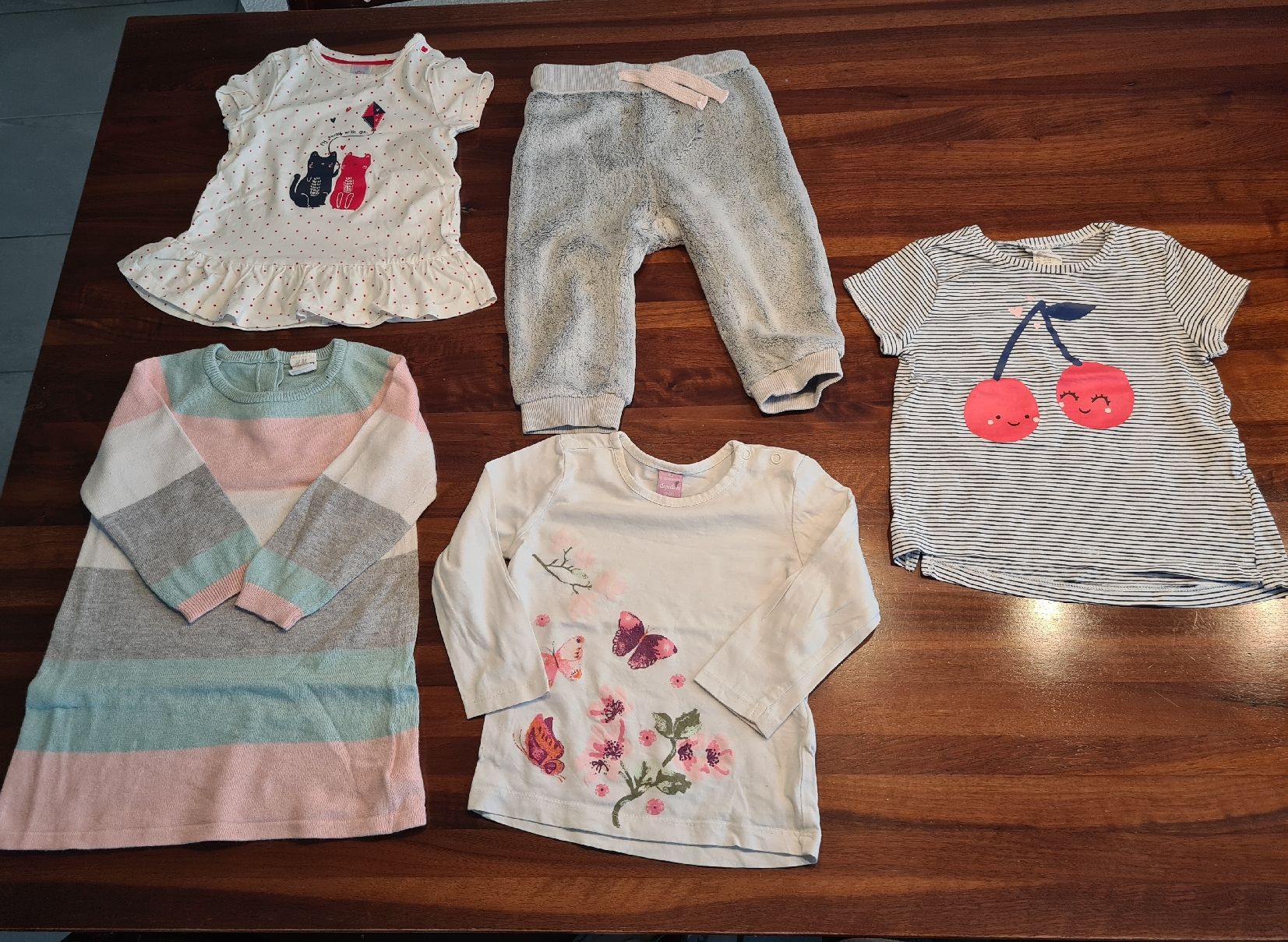 Lotti & Set di vestiti: Kleider Set Grösse 80 – Usato da Thun venduto da PiC