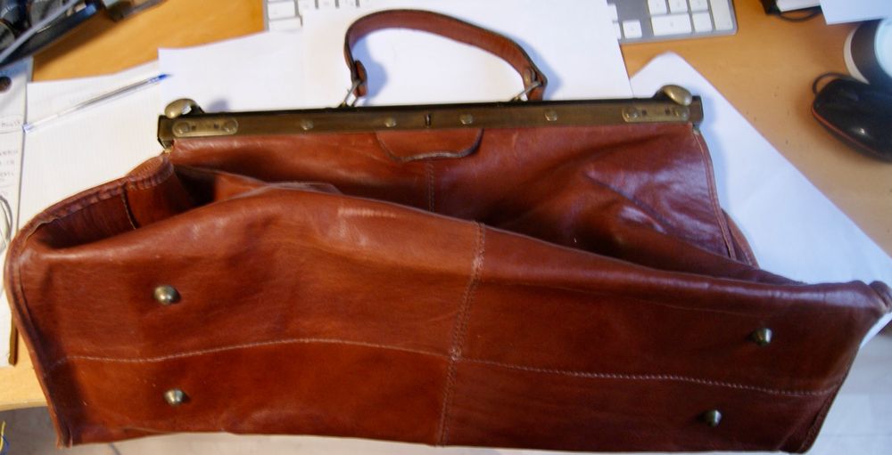 ANCIENNE GRANDE Valise en Cuir Retour d'Indochine Cochinchine Début
