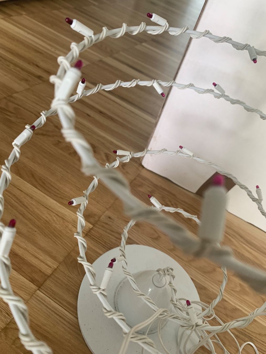 Ikea Lampade: Weisse Tischlampe Ikea violettes Licht – Usato da Zürich venduto da Messina_68 1