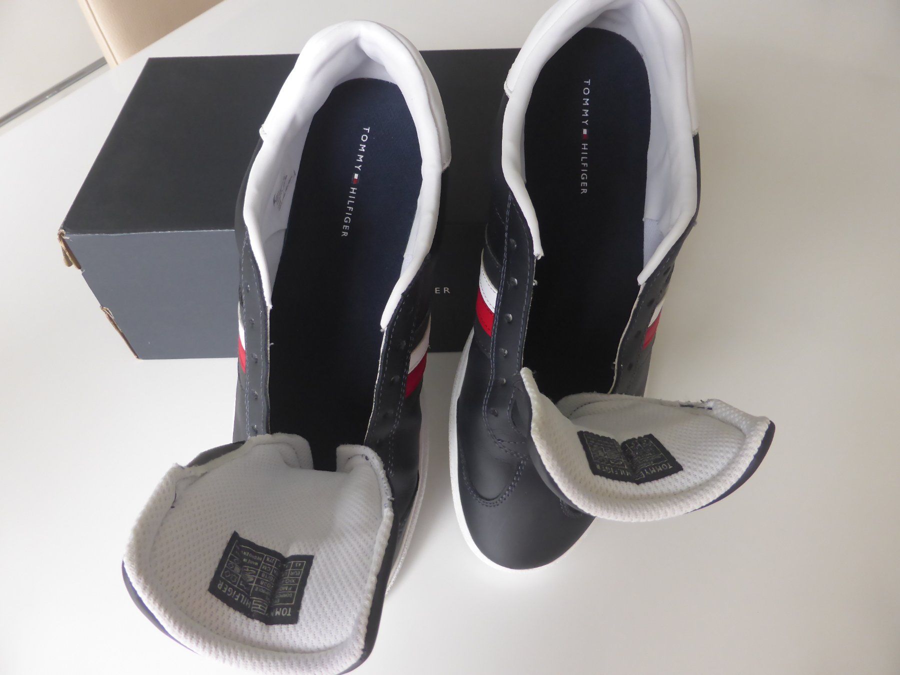 Tommy Hilfiger Scarpe da uomo: Schuhe  - Sneaker Tommy Hilfiger Gr. 43 – Usato da Trimmis venduto da bergamo10 1