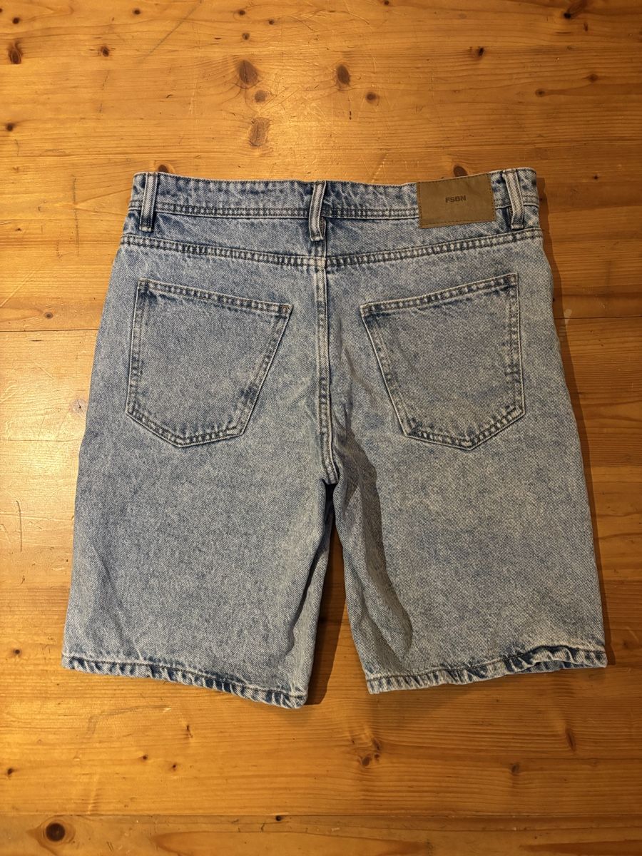 Jeans: Jeans Shorts Blau Grösse S  – Nuovo (secondo la descrizione) da Richterswil venduto da mel_qy98 1