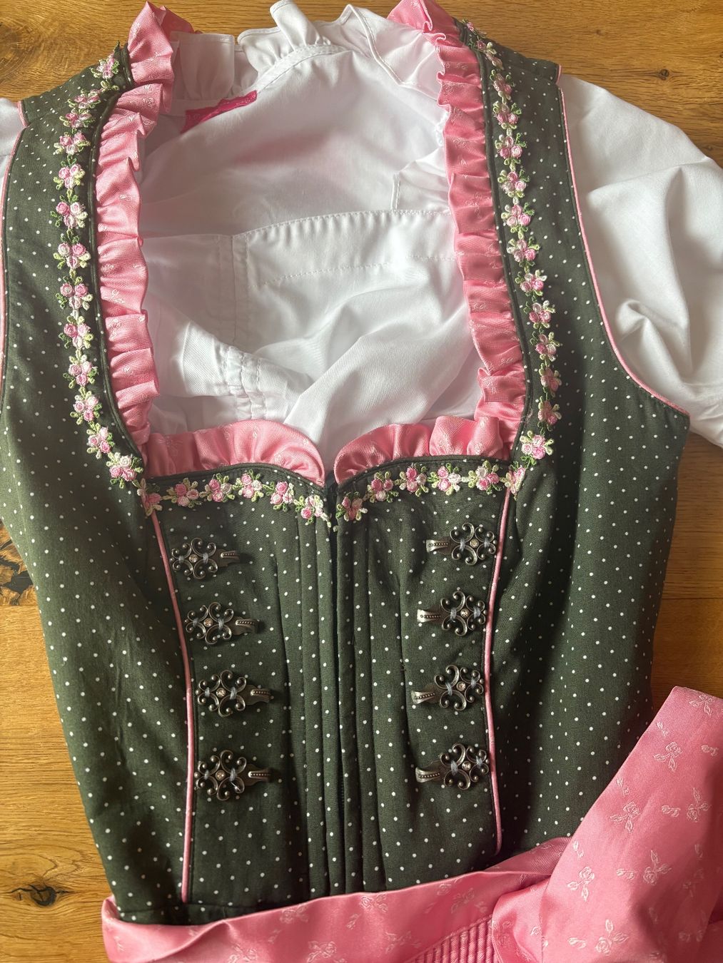 Krüger Vestiti: Dirndl Krüger – Usato da Beatenberg venduto da Rose406 3