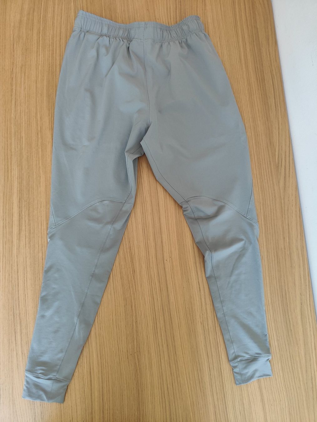 Under Armour Lots de vêtements: 3x Sporthosen Under Armour, M – D'occasion à Olten par Gegendiekultur 7