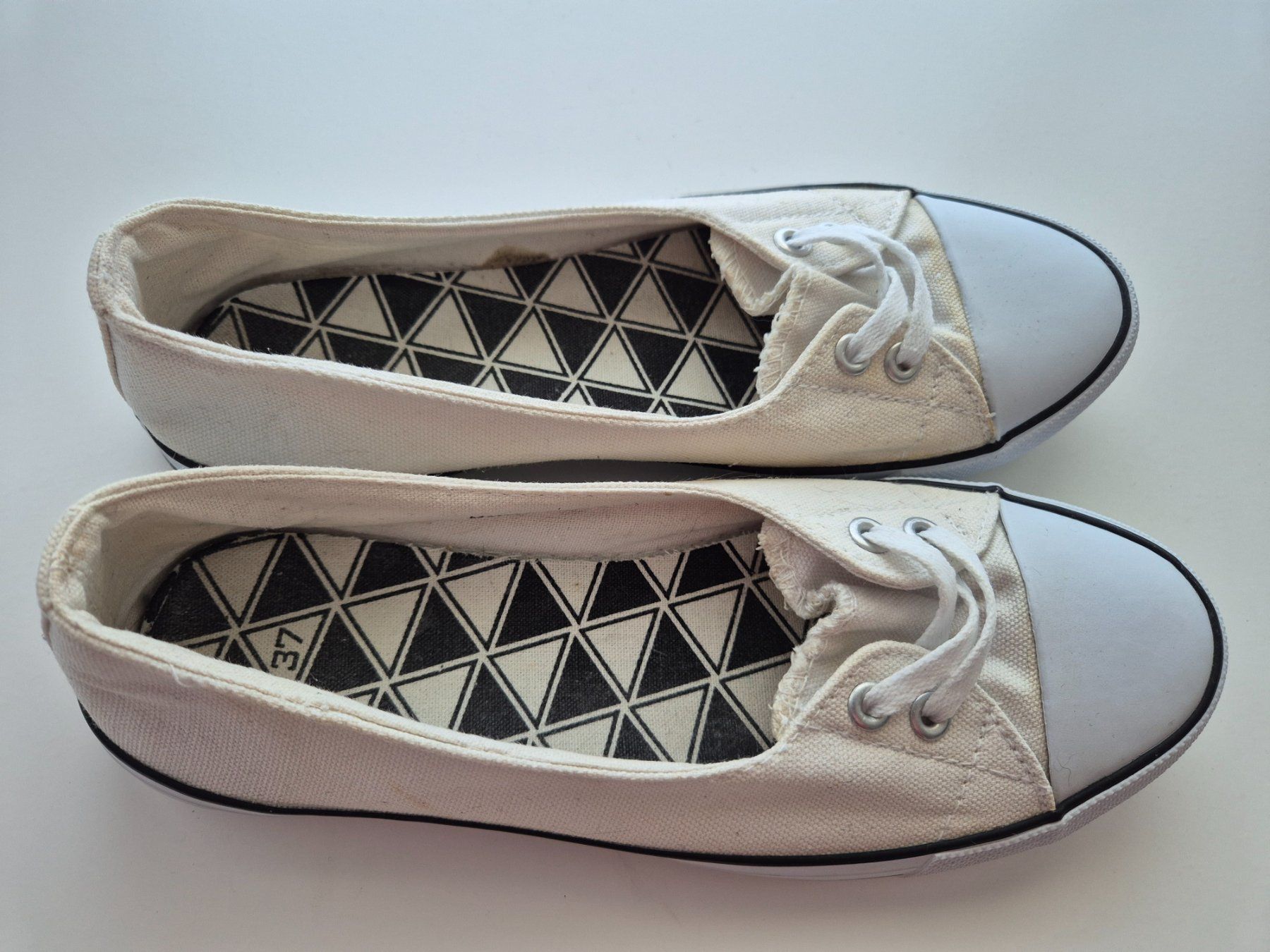 Scarpe da donna: Sommer Schuhe Sneaker Gr. 37 Cremefarben – Usato da Zürich venduto da pau_y8mv 3
