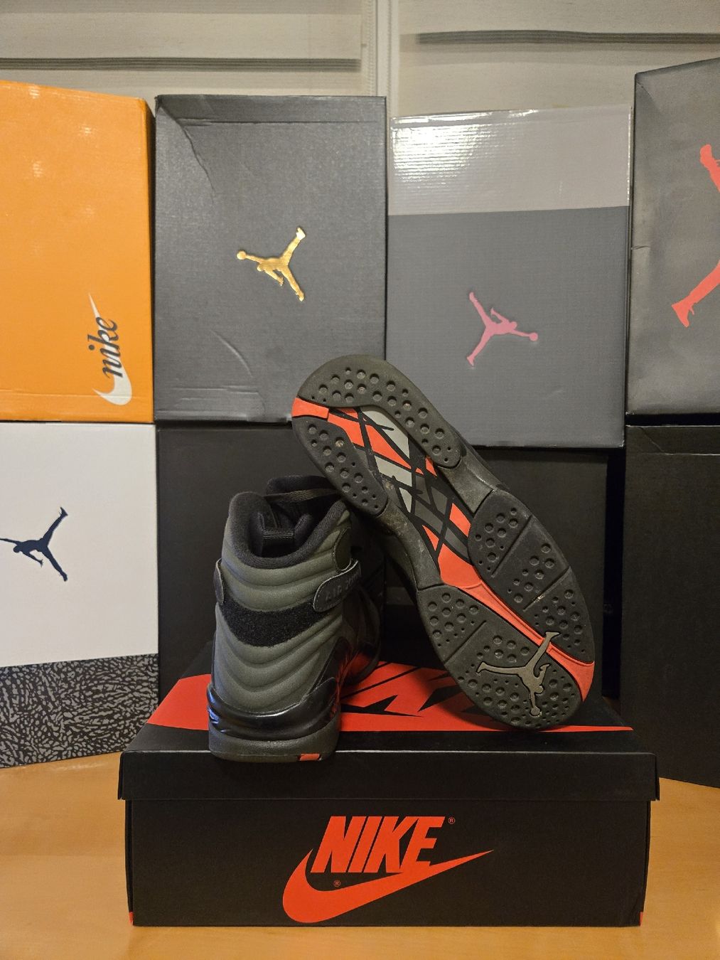 Jordan Scarpe da uomo: Jordan 8 Retro Take Flight Undefeated Gr. 44 – Usato da Winterthur venduto da SneakersLeo 3