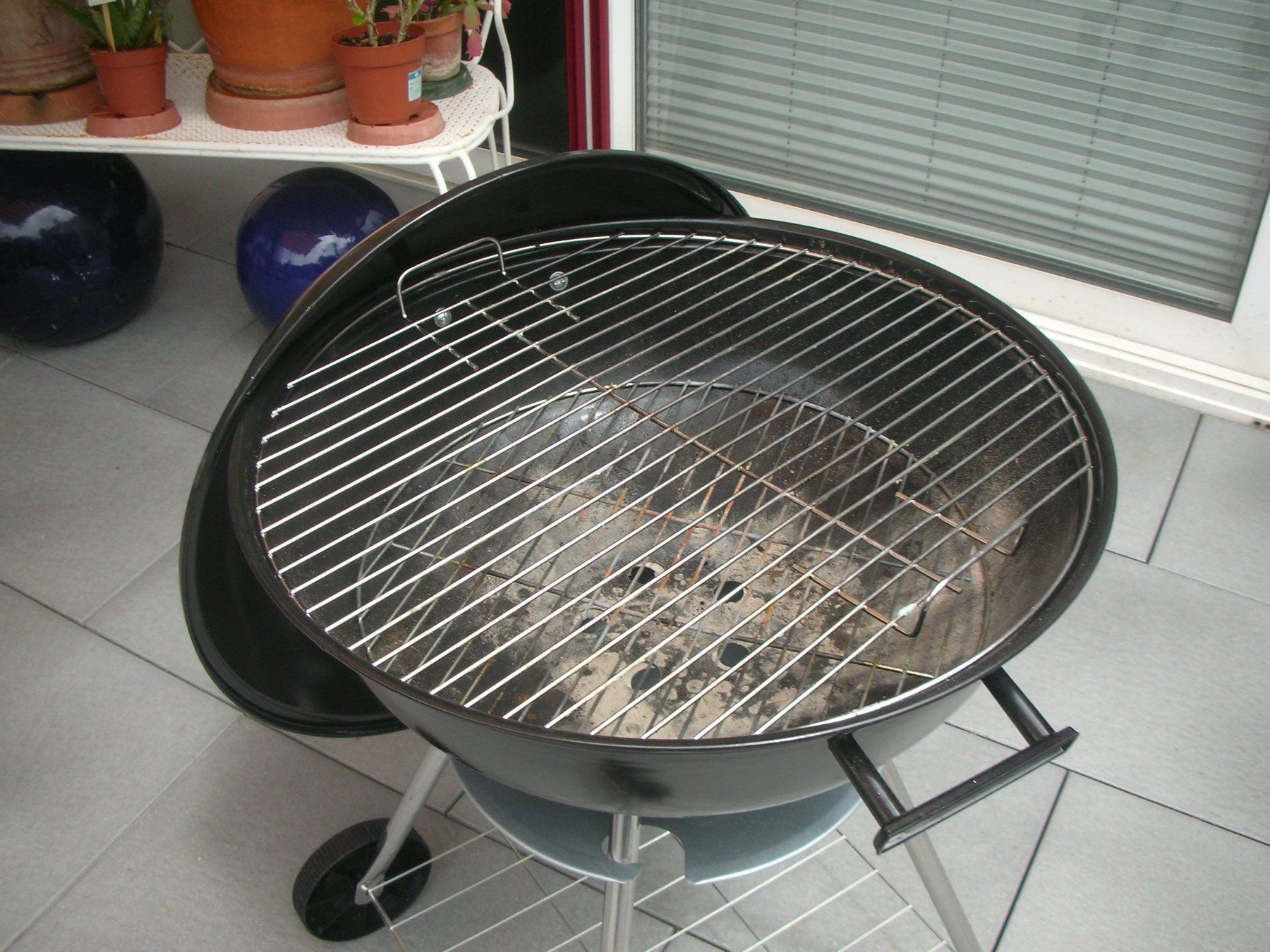Griglie: Neuwertiger Holzkohlengrill – Usato da Rheinfelden venduto da Javea4 4