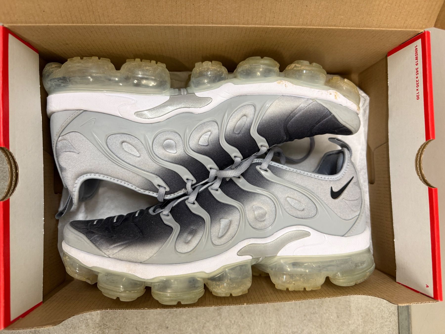 Nike Scarpe da uomo: Nike Air VaporMax Plus wolfsgrau Gr. 45.5 – Usato da Regensdorf venduto da fid_9fzh