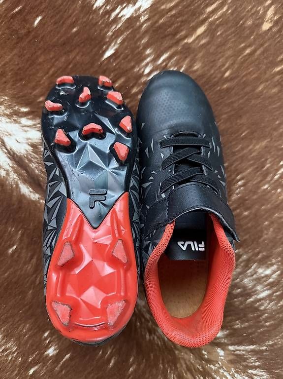Scarpe per ragazzi: Fussballschuhe Jungs Grösse 35 – Usato da Herisau venduto da Silva_90 2