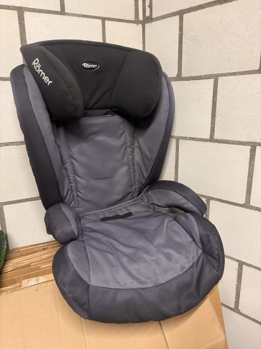 Britax Römer Seggiolini per auto: Kindersitz RÖMER Kidfix 15-36 kg – Usato da Liestal venduto da Efri33