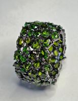 Eternity Ring mit sattgrünen Edelsteinen