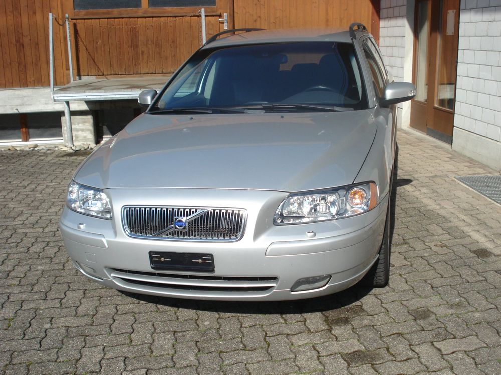 VOLVO V70 2.5T AWD