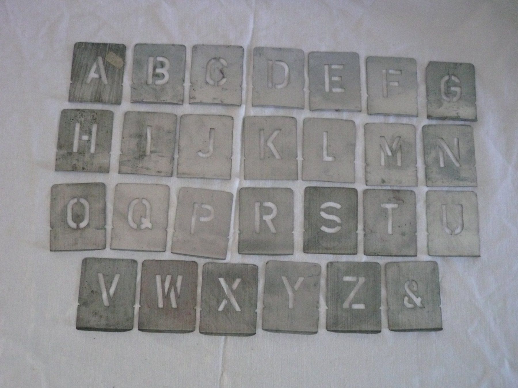 Sciablone: ABC-Buchstaben-Schablonen klein – Usato da Rotkreuz venduto da Busa17