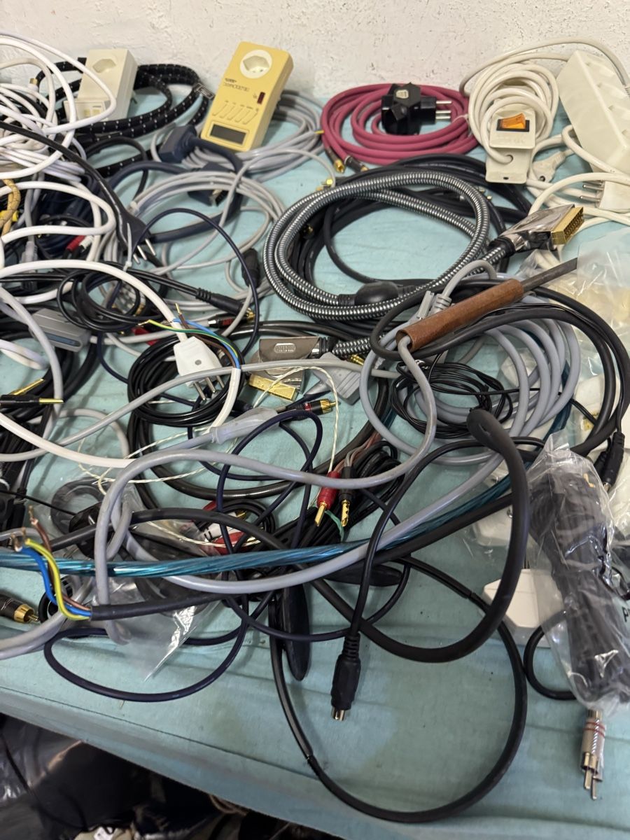 Cavi: Verschiedene Kabel Nr 4 – Usato da Effretikon venduto da Effi0111 6
