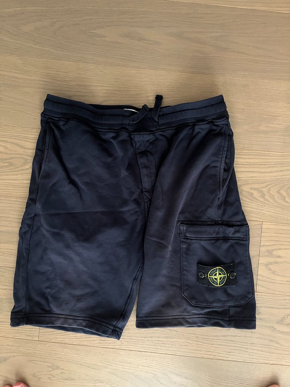 Stone Island Pantaloni: Stone Island Sweatshorts – Usato da Zürich venduto da pau_8zgk