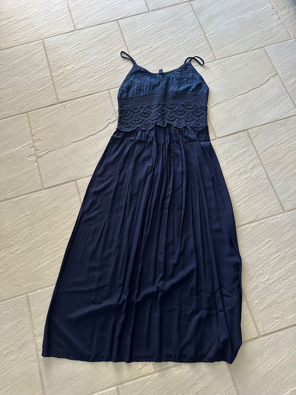 Kleider: Kleid dunkelblau mit Häkeloberteil – Gebraucht aus Pfäffikon ZH von bingo74