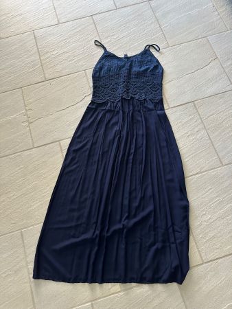 Kleid dunkelblau mit Häkeloberteil