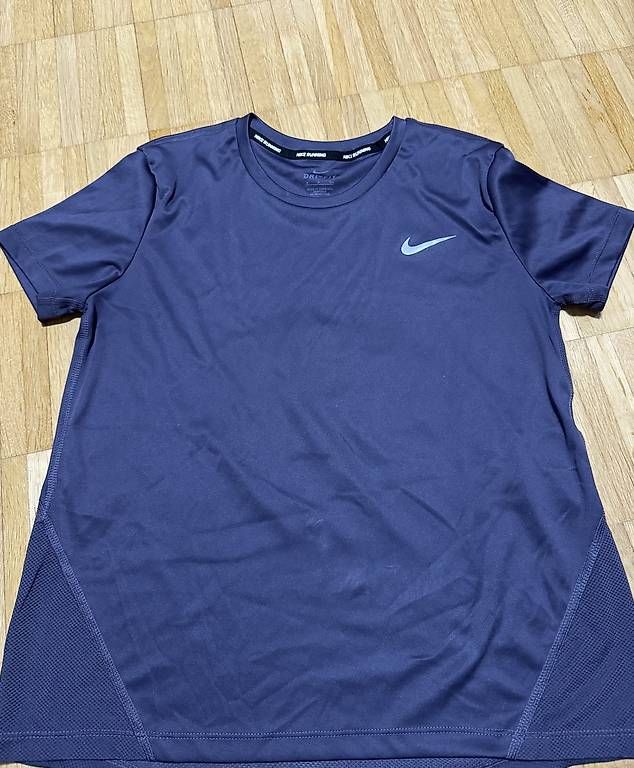 Nike T-shirt: Nike Running Shirt (Grösse S) – Usato da Bassersdorf venduto da A.Perez8