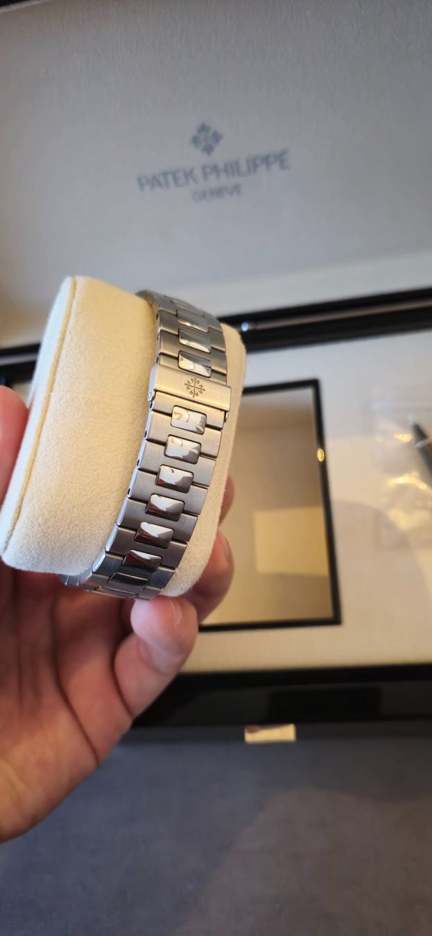 Patek Philippe Orologi: Patek Philippe Nautilus Chronograph 2011 - 5980/1A-014 – Usato da Sursee venduto da watch-hunter13 4